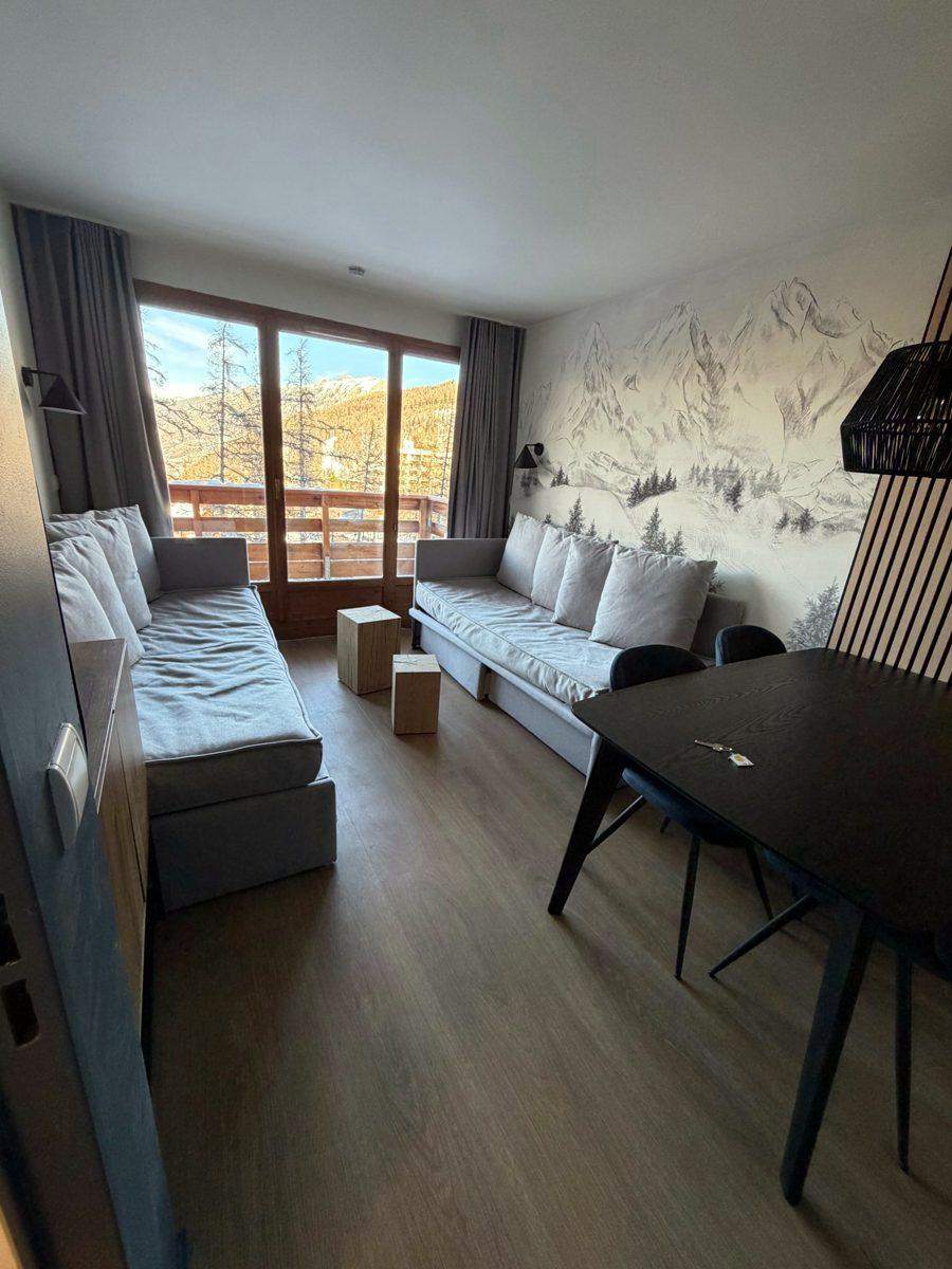 Appartement en station, séjour et balcon