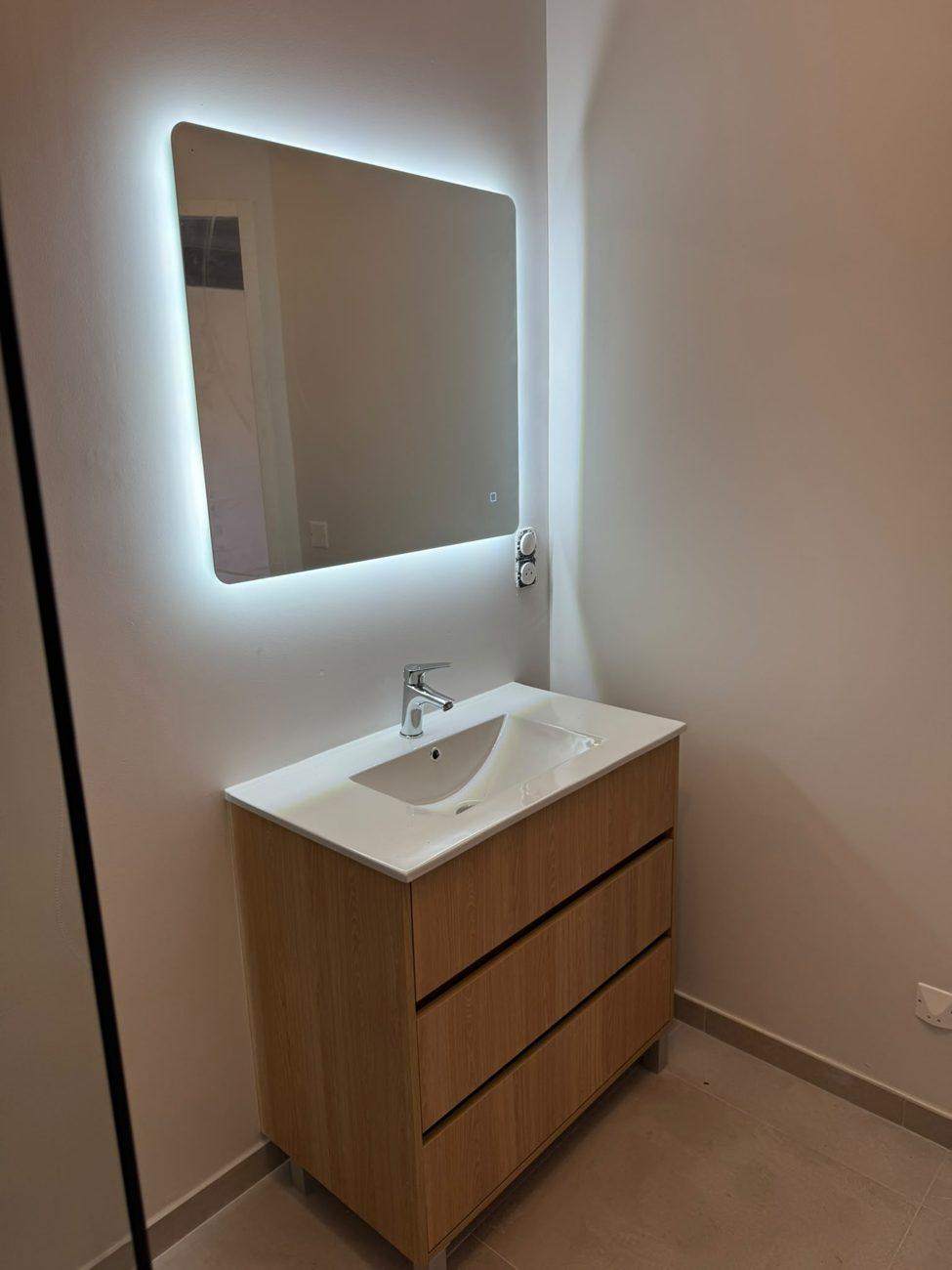 Meuble vasque et miroir LED